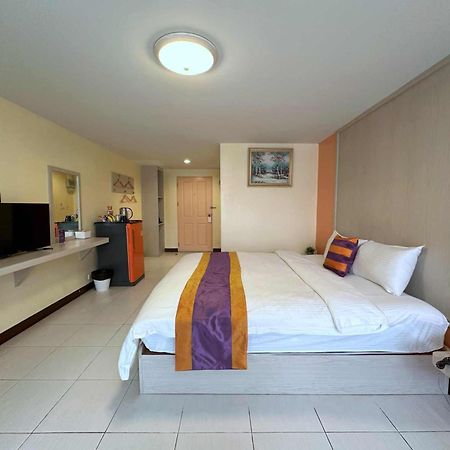 Aryan Suites Hotel Бангкок Екстер'єр фото