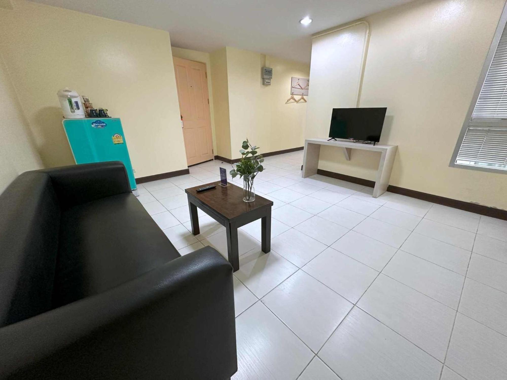 Aryan Suites Hotel Бангкок Екстер'єр фото