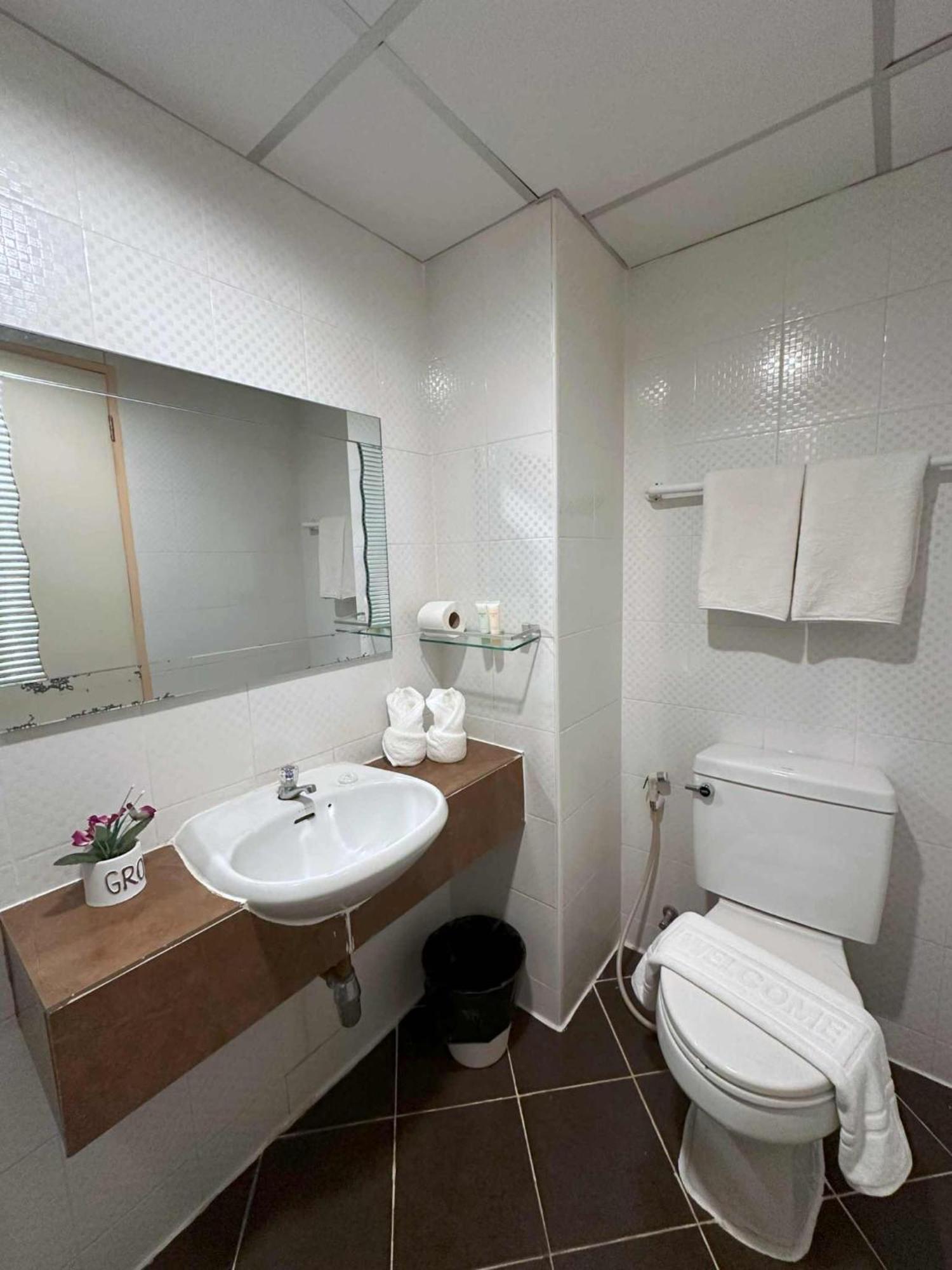 Aryan Suites Hotel Бангкок Екстер'єр фото