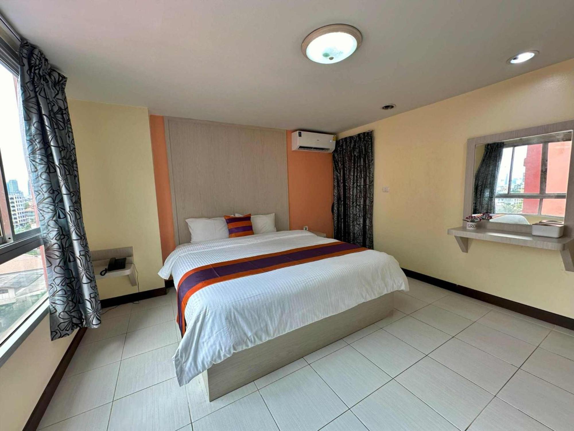 Aryan Suites Hotel Бангкок Екстер'єр фото
