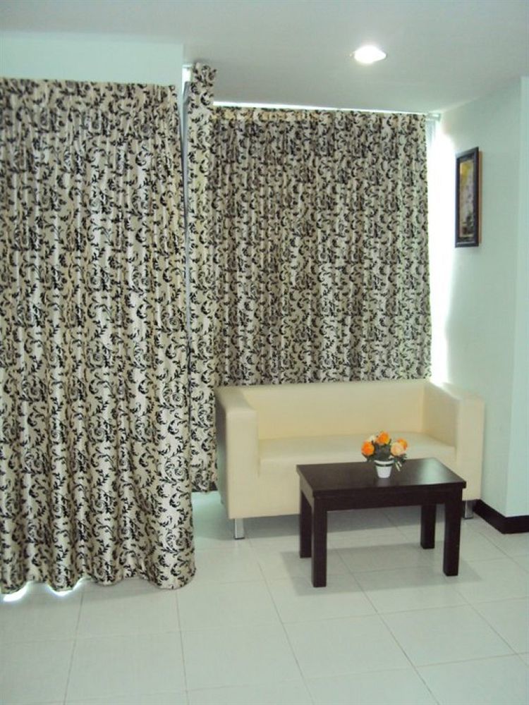 Aryan Suites Hotel Бангкок Екстер'єр фото