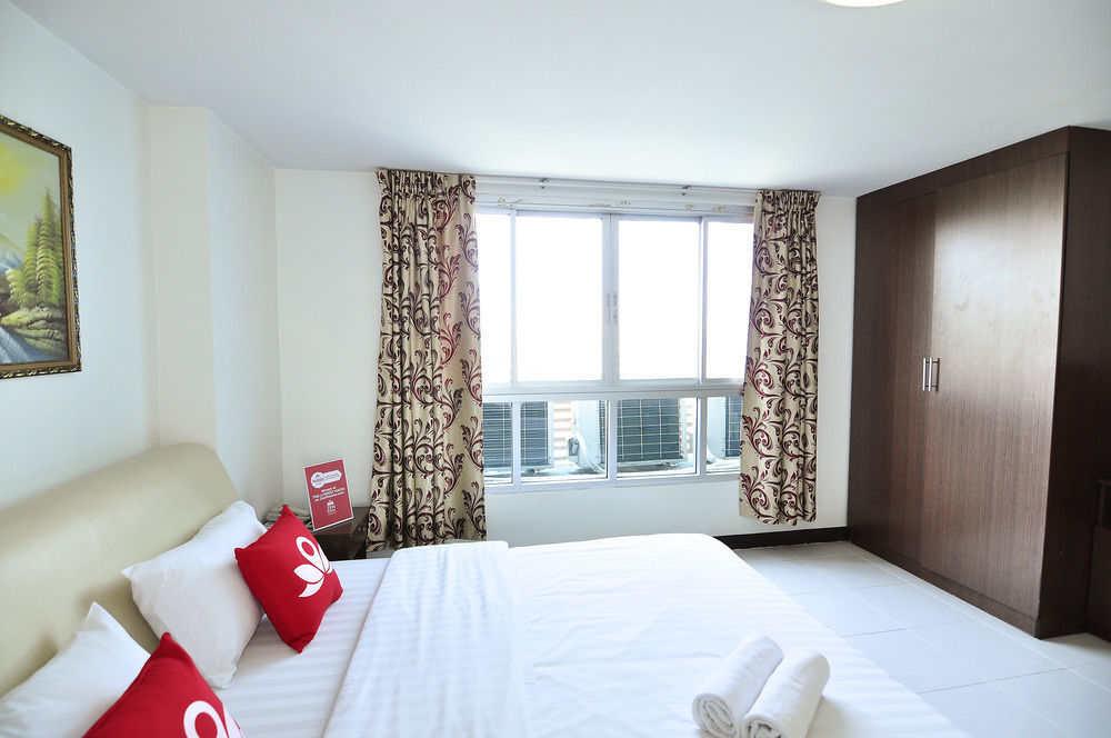 Aryan Suites Hotel Бангкок Екстер'єр фото