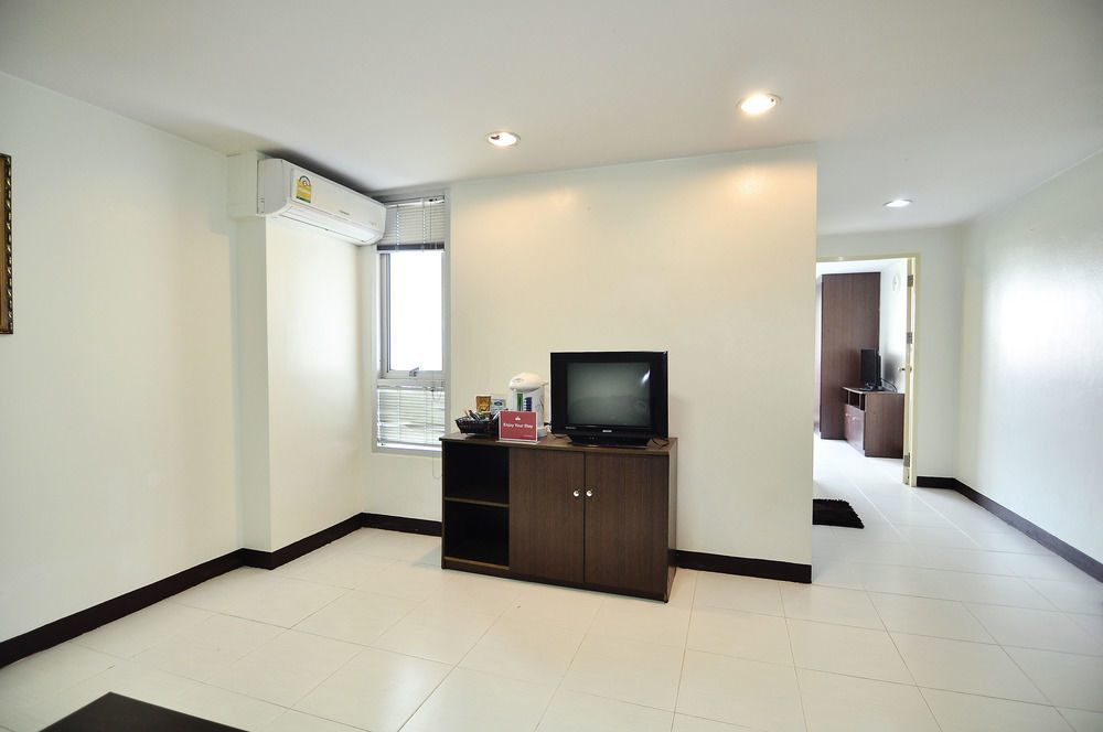 Aryan Suites Hotel Бангкок Екстер'єр фото
