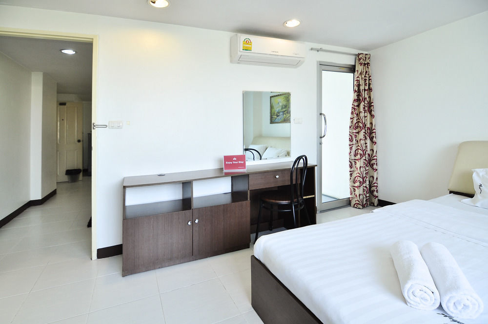Aryan Suites Hotel Бангкок Екстер'єр фото