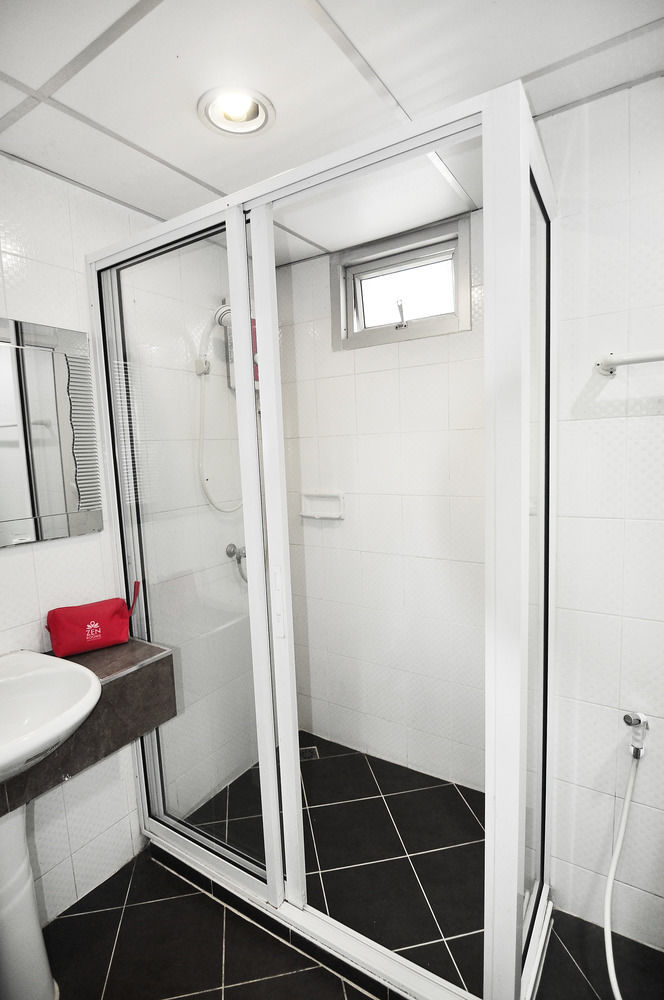 Aryan Suites Hotel Бангкок Екстер'єр фото